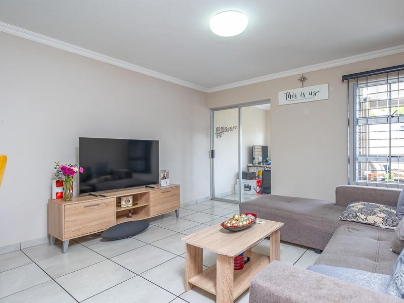 Modern 2-Bedroom, 2-Bathroom Ground-Floor Apartment in Cas-Mar security complex, Montana - Photo 2