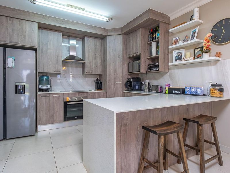 Modern 3-Bedroom Double-Storey Townhouse in Exclusive Dukes Gate Estate - Montana - Photo 10