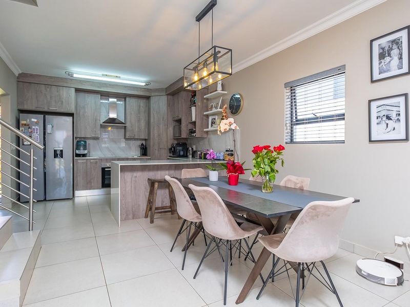 Modern 3-Bedroom Double-Storey Townhouse in Exclusive Dukes Gate Estate - Montana - Photo 8