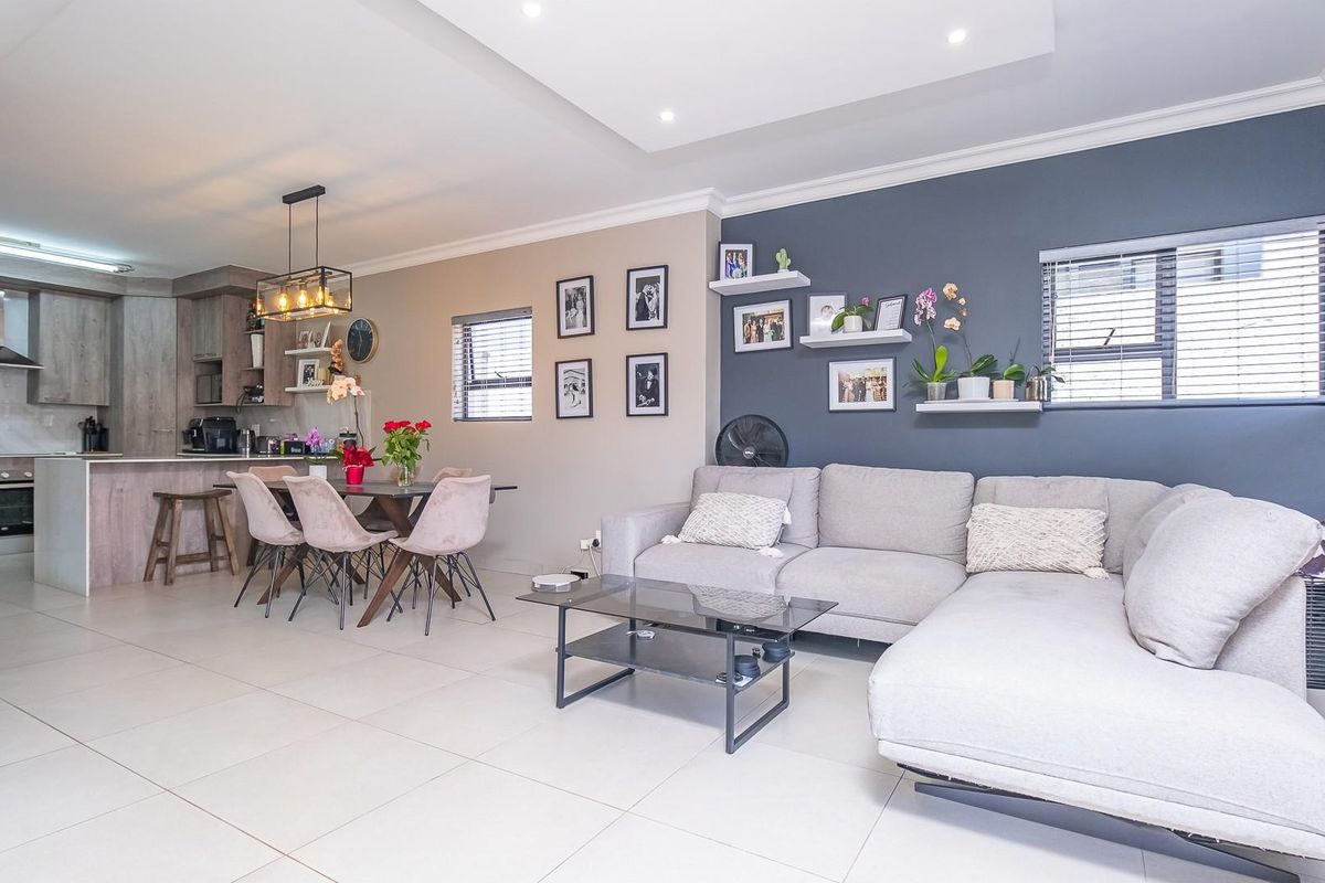 Modern 3-Bedroom Double-Storey Townhouse in Exclusive Dukes Gate Estate - Montana - Photo 5