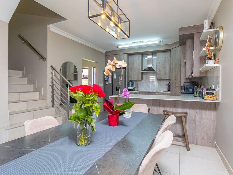 Modern 3-Bedroom Double-Storey Townhouse in Exclusive Dukes Gate Estate - Montana - Photo 9