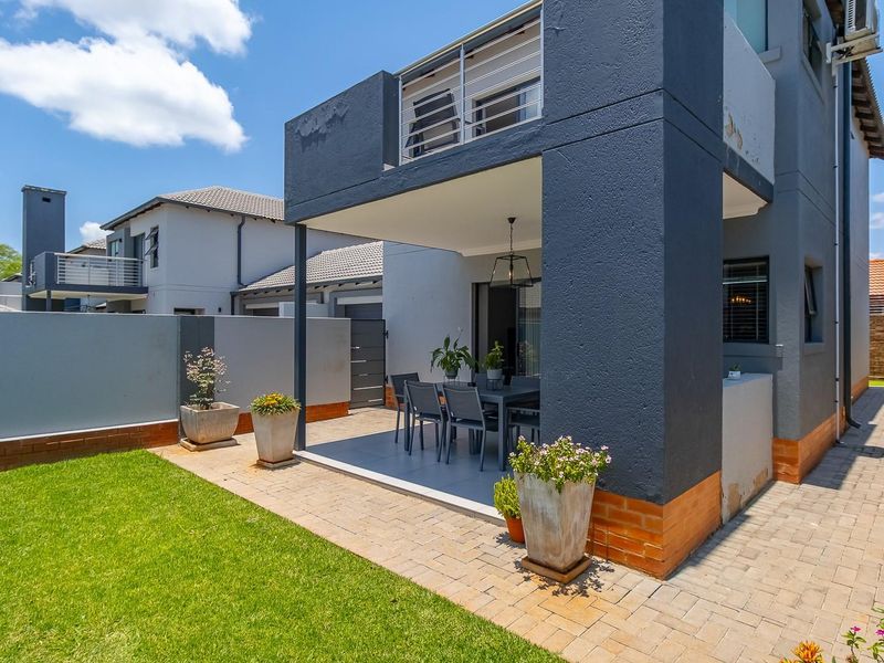Modern 3-Bedroom Double-Storey Townhouse in Exclusive Dukes Gate Estate - Montana - Photo 3
