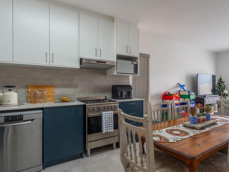 Modern 3-Bedroom Duplex in Honeydew Country Estate for Sale - Photo 6