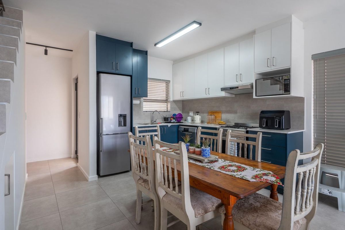 Modern 3-Bedroom Duplex in Honeydew Country Estate for Sale - Photo 5