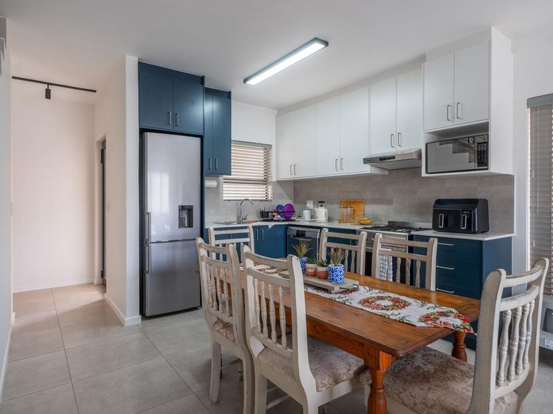 Modern 3-Bedroom Duplex in Honeydew Country Estate for Sale - Photo 5