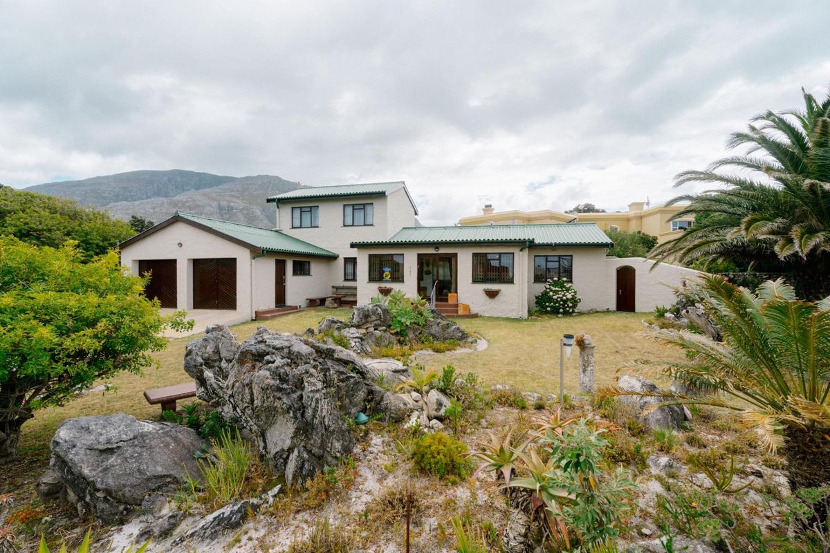 Home with a perfect location near Silver Sands beach in beautiful Betty's Bay - Photo 4