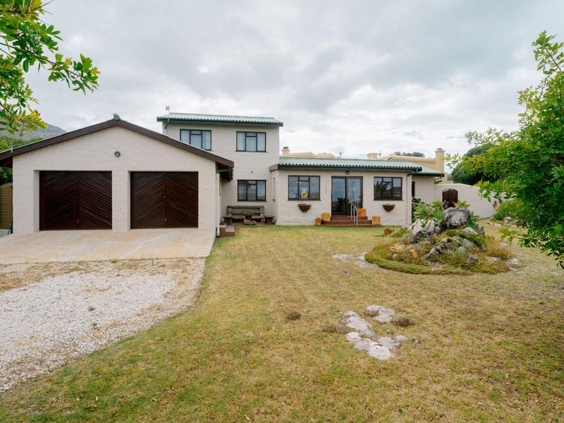 Home with a perfect location near Silver Sands beach in beautiful Betty's Bay - Photo 3