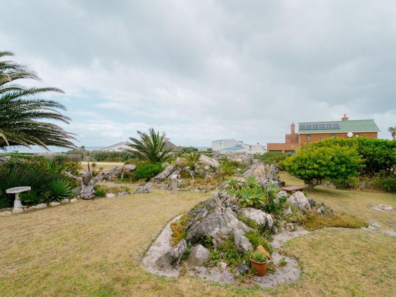 Home with a perfect location near Silver Sands beach in beautiful Betty's Bay - Photo 10