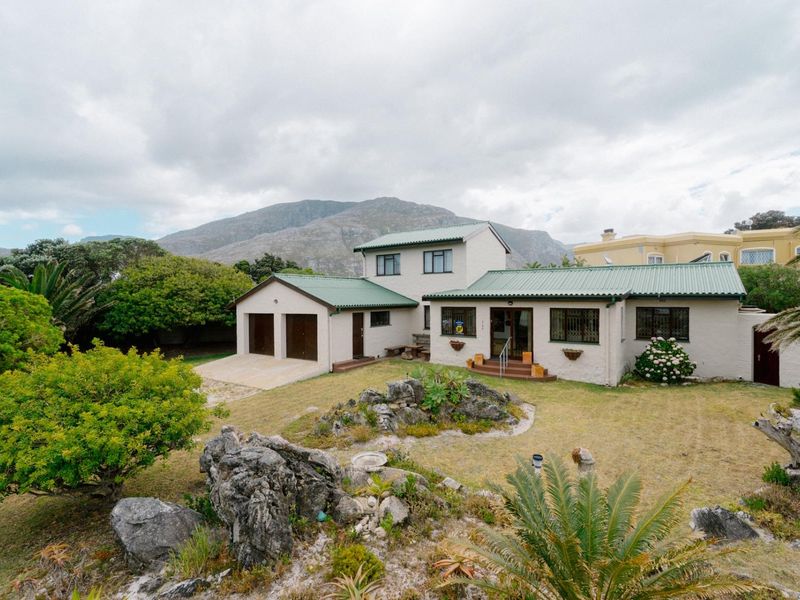 Home with a perfect location near Silver Sands beach in beautiful Betty's Bay - Photo 5