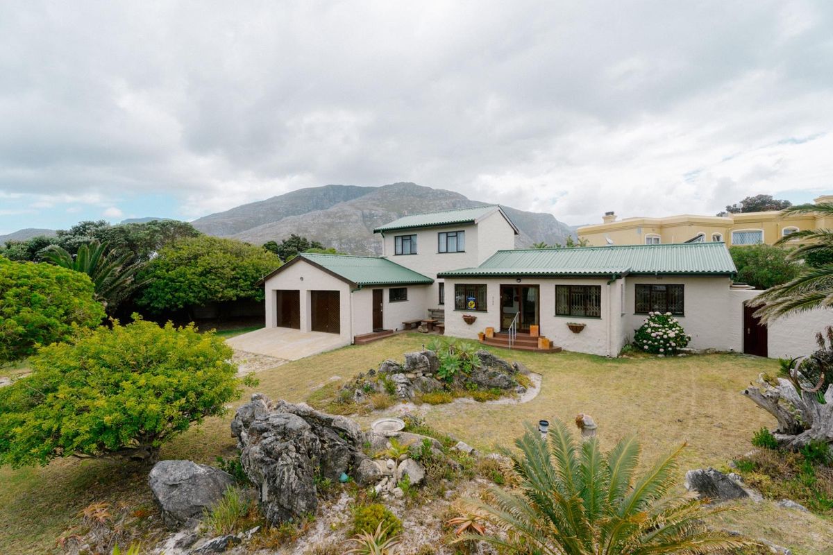 Home with a perfect location near Silver Sands beach in beautiful Betty's Bay - Photo 5