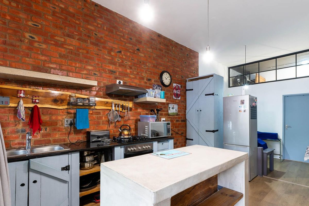 The Ultimate Knysna Central Hub: Modern, Secure and Perfectly Positioned - Photo 2