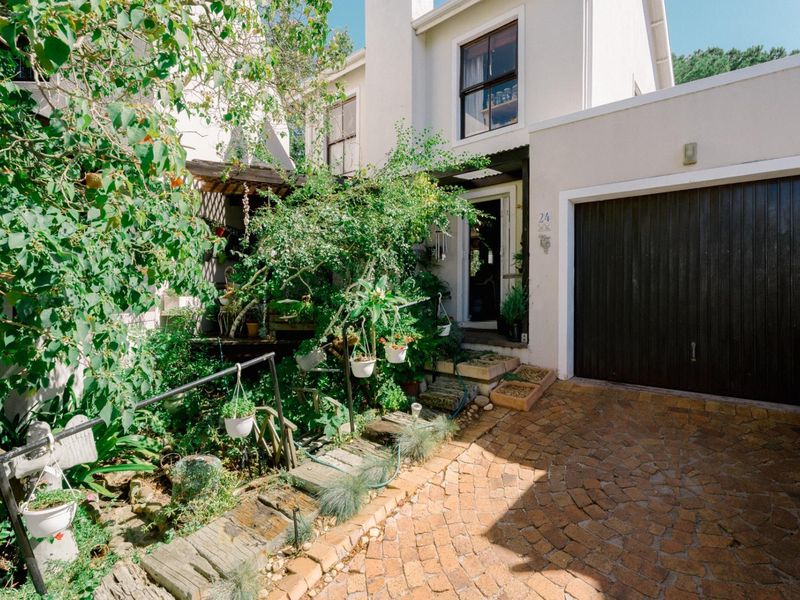 Character and Charm! - Sole Mandate - Photo 2