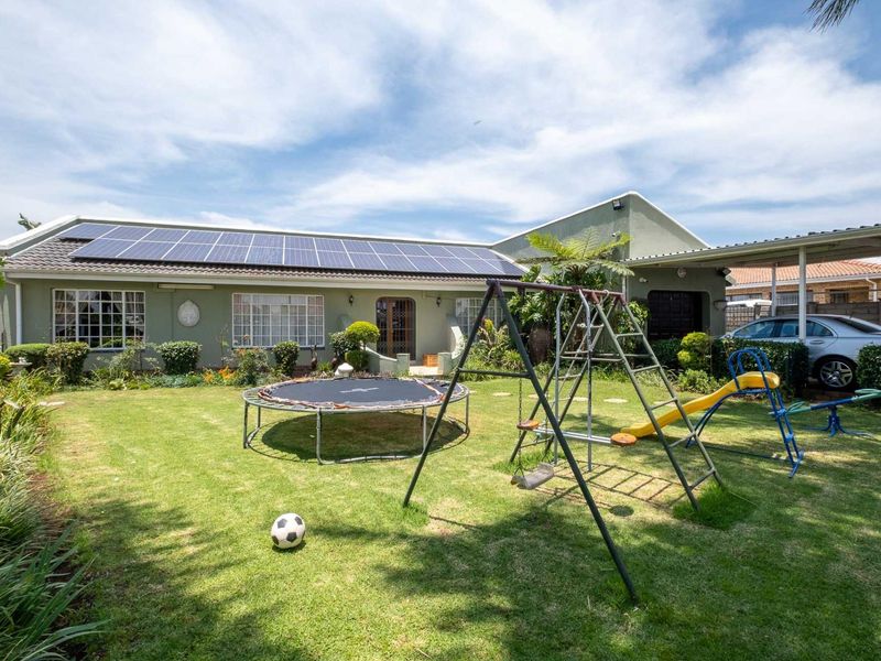 Neat and spacious family home in Howick West - Photo 5