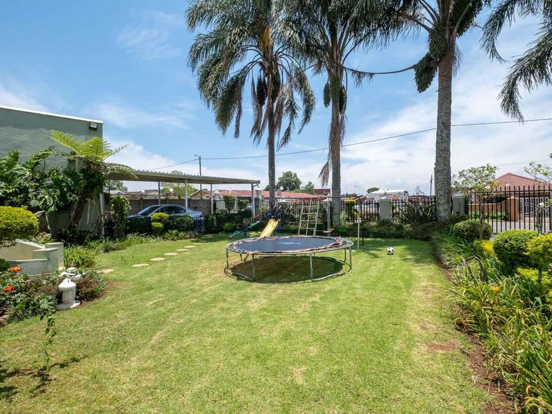 Neat and spacious family home in Howick West - Photo 4