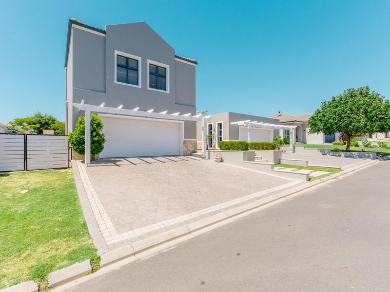 Modern Luxury in Avalon Estate - Photo 2