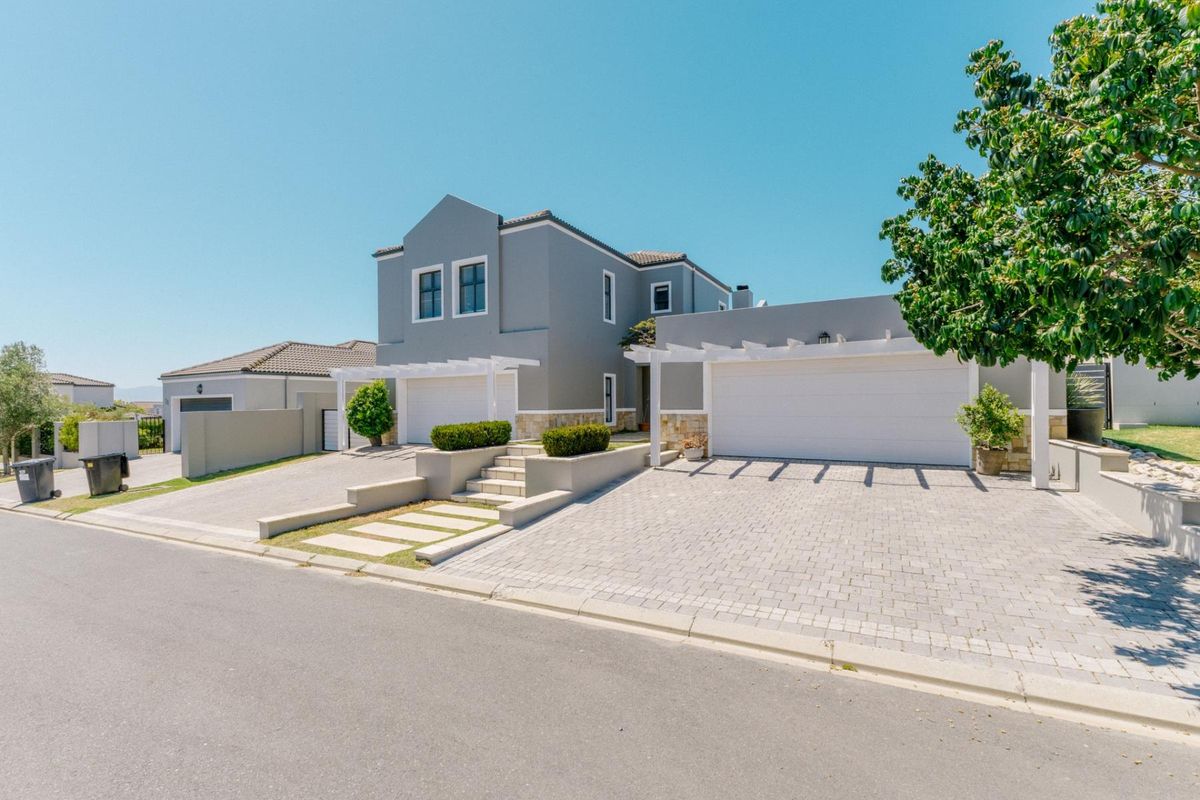 Modern Luxury in Avalon Estate - Photo 2