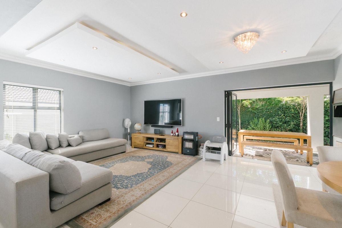 Modern Luxury in Avalon Estate - Photo 5