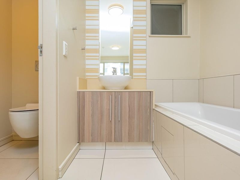 2-Bedrooms apartment in Rosebank CBD with amazing views! - Photo 9