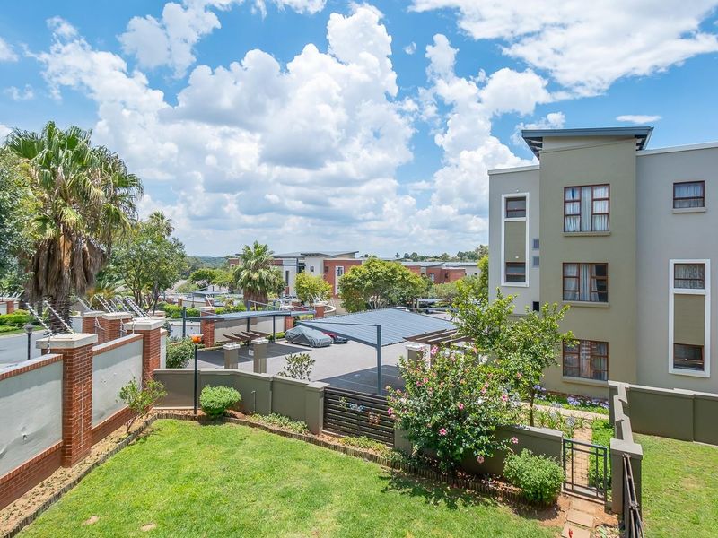 Excellent Value 2-Bedroom Apartment in Secure Douglasdale Complex - Photo 9