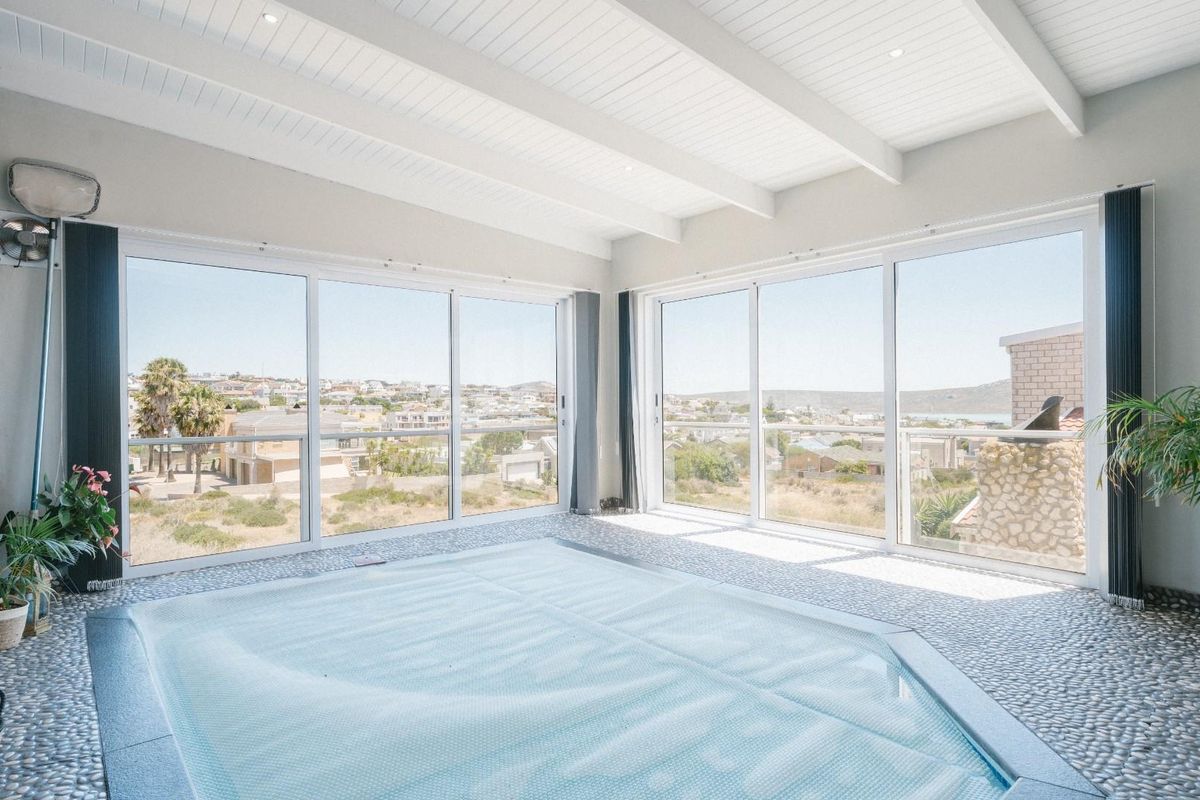 Contemporary Luxury | 480sqm of Private Modern Living - Photo 2