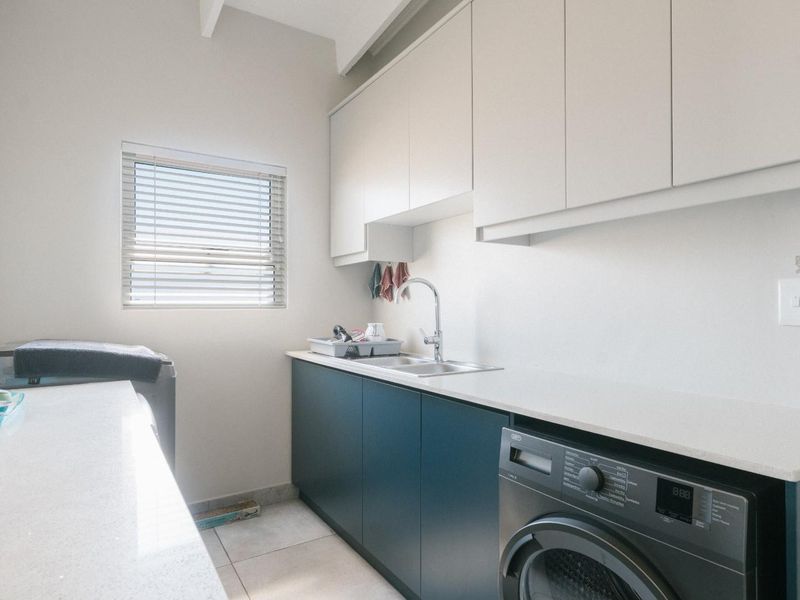 Contemporary Luxury | 480sqm of Private Modern Living - Photo 6