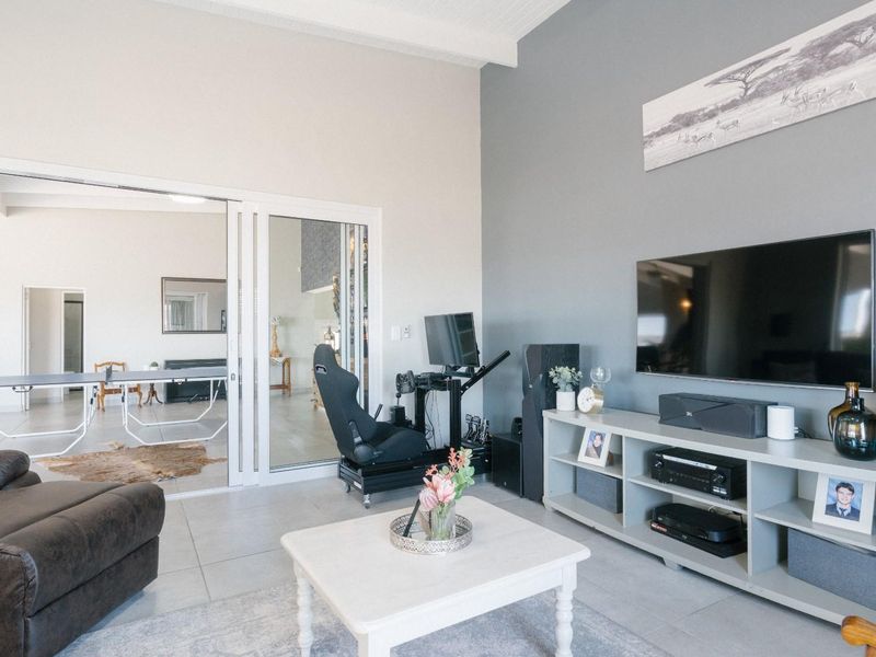 Contemporary Luxury | 480sqm of Private Modern Living - Photo 9