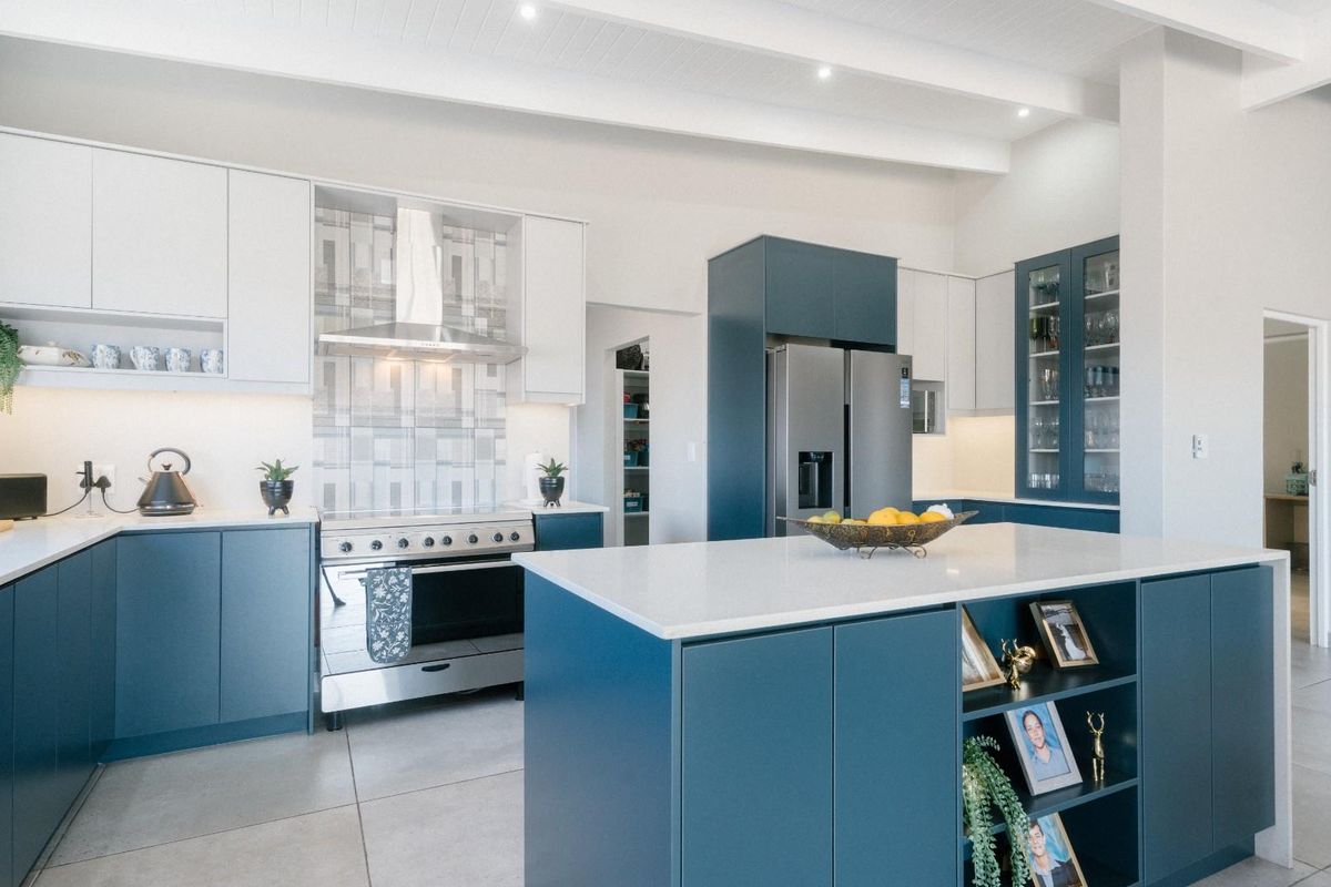 Contemporary Luxury | 480sqm of Private Modern Living - Photo 5