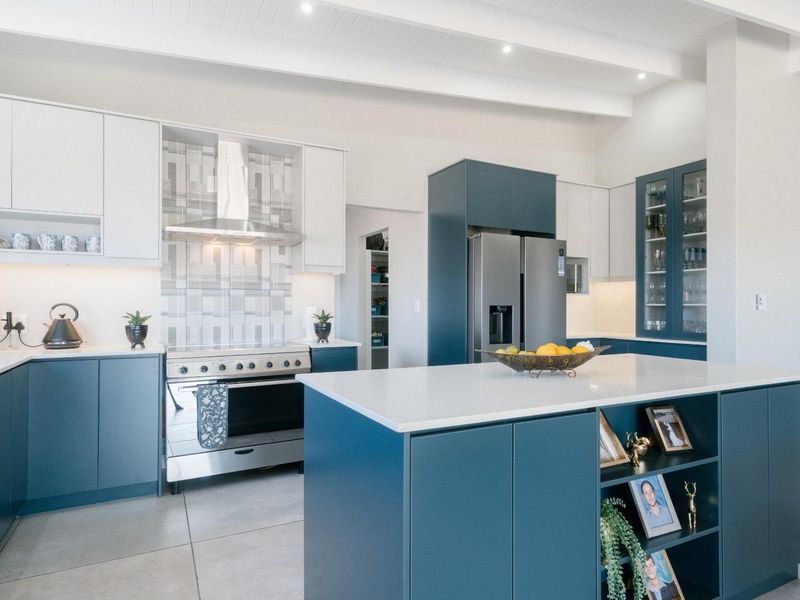 Contemporary Luxury | 480sqm of Private Modern Living - Photo 5