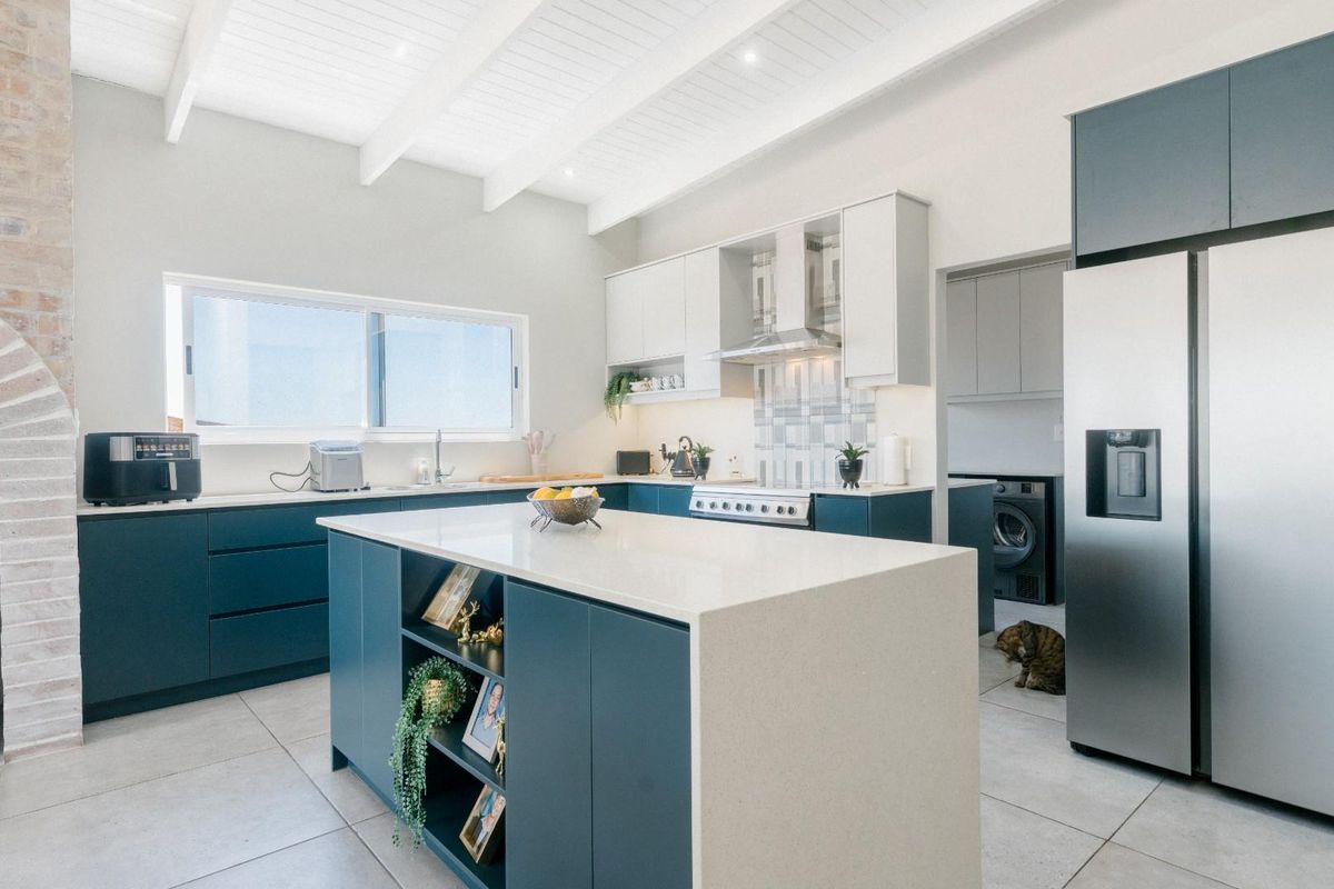 Contemporary Luxury | 480sqm of Private Modern Living - Photo 4