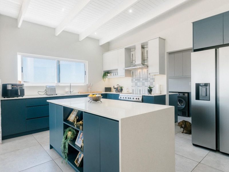 Contemporary Luxury | 480sqm of Private Modern Living - Photo 4