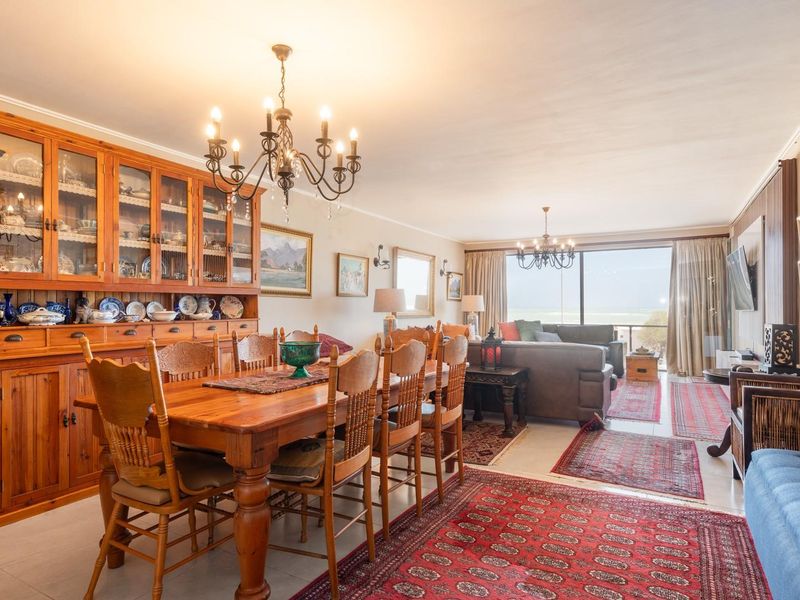 Fully Furnished Two Bedroom Beachfront Apartment - Strand - Photo 7