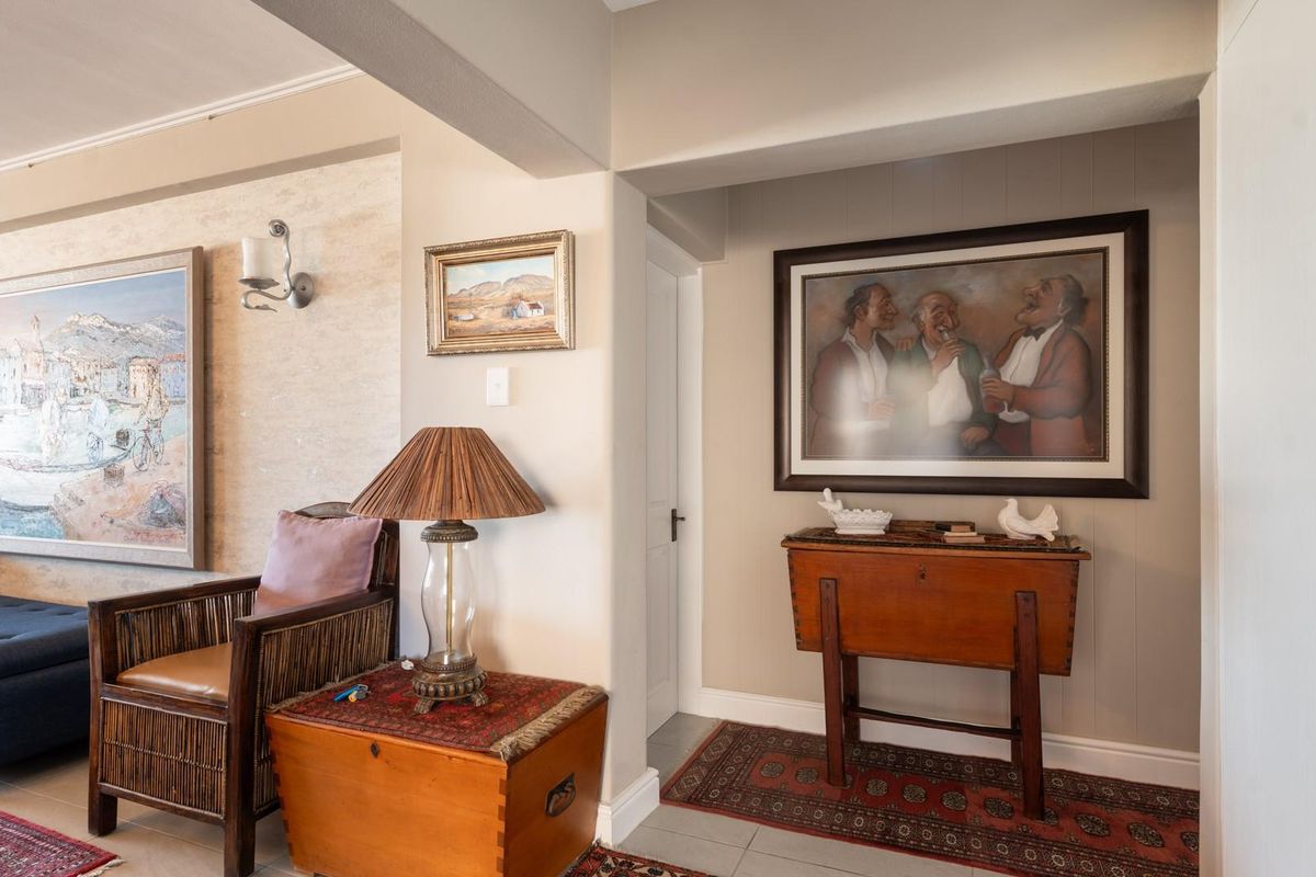 Fully Furnished Two Bedroom Beachfront Apartment - Strand - Photo 2