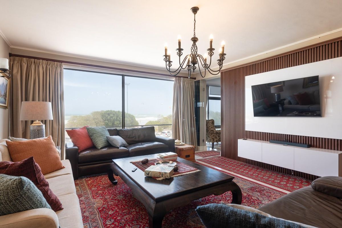 Fully Furnished Two Bedroom Beachfront Apartment - Strand - Photo 3