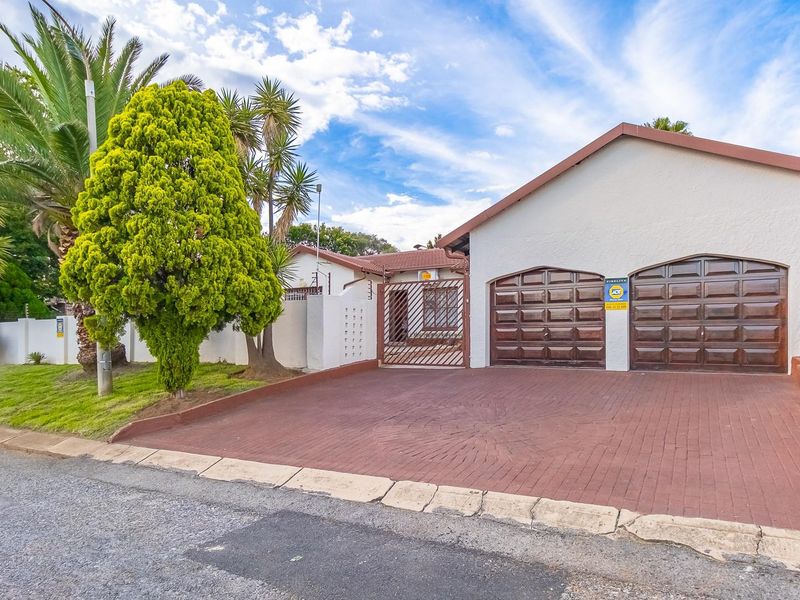 Stunning Family Home for Sale in Fleurhof - Photo 2