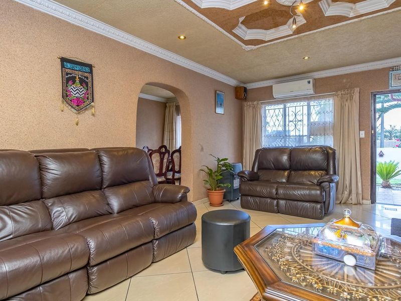 Stunning Family Home for Sale in Fleurhof - Photo 5