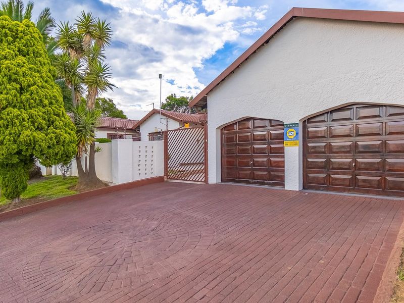 Stunning Family Home for Sale in Fleurhof - Photo 8