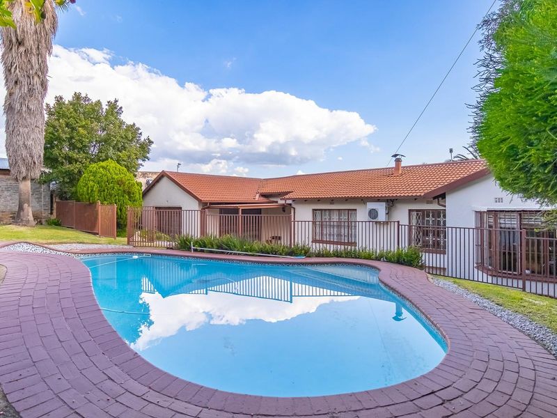 Stunning Family Home for Sale in Fleurhof - Photo 6