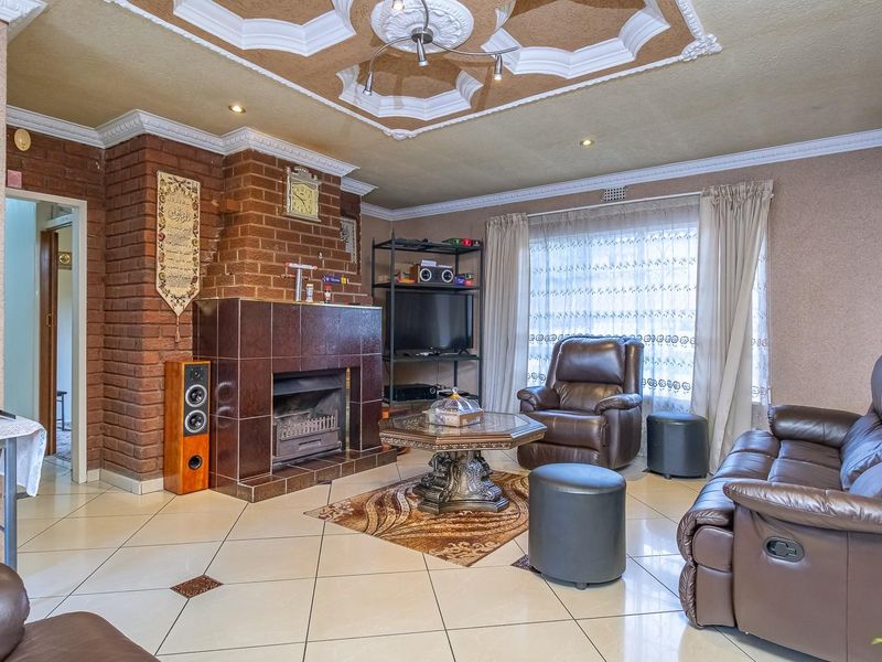 Stunning Family Home for Sale in Fleurhof - Photo 10