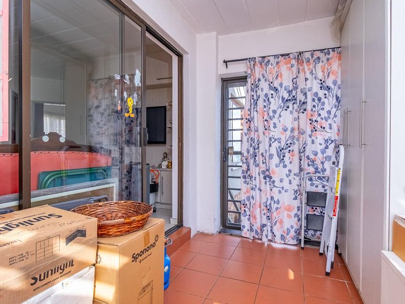 Neat and Spacious Ground-Floor 2-Bedroom Unit | Winchester Hills - Photo 10