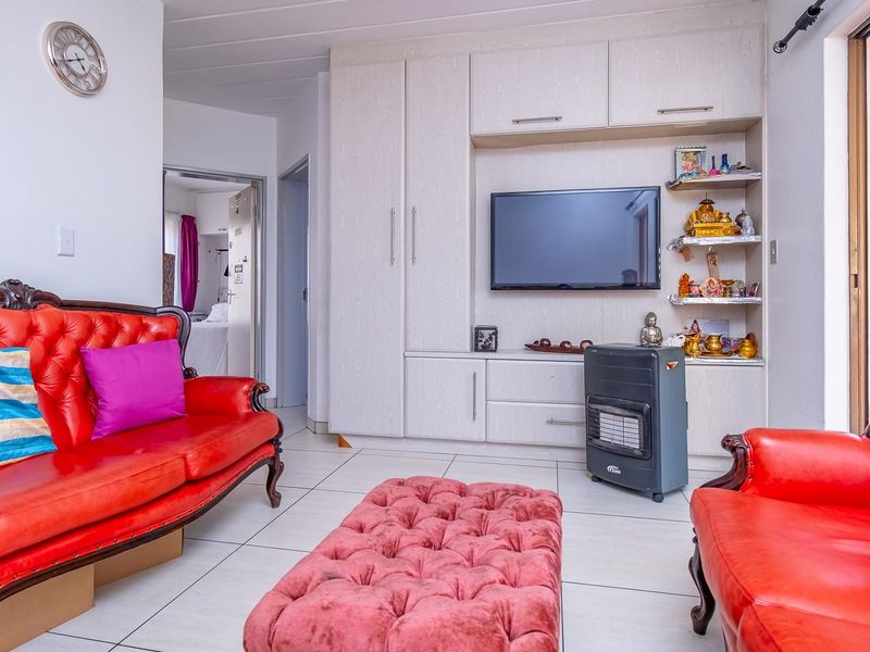 Neat and Spacious Ground-Floor 2-Bedroom Unit | Winchester Hills - Photo 8