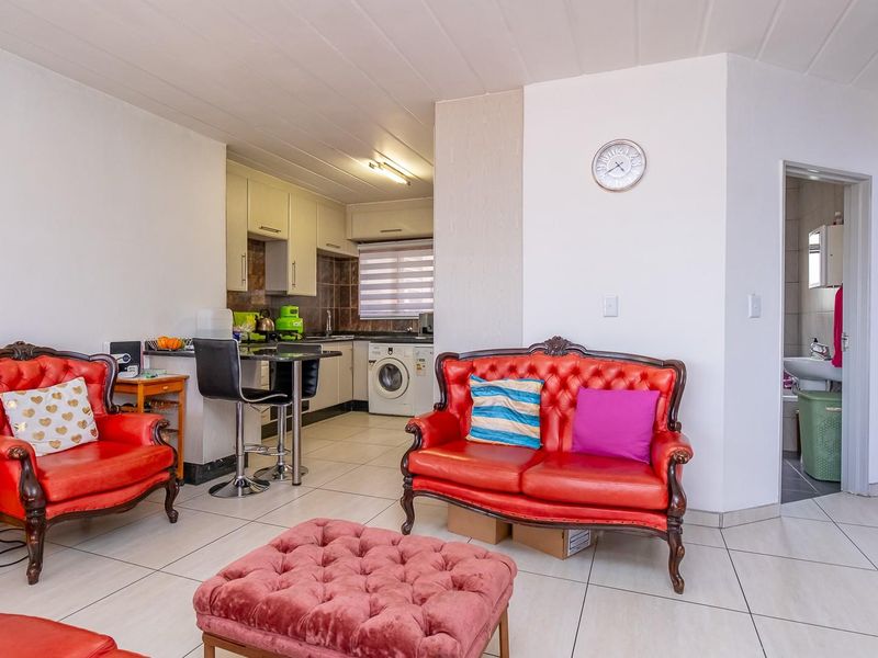 Neat and Spacious Ground-Floor 2-Bedroom Unit | Winchester Hills - Photo 7