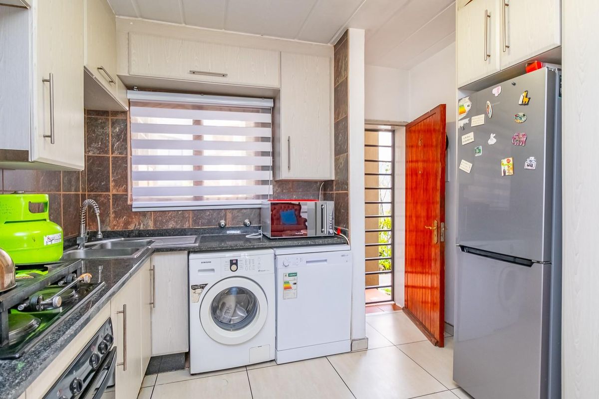 Neat and Spacious Ground-Floor 2-Bedroom Unit | Winchester Hills - Photo 5