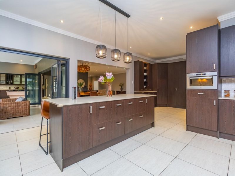 We are proud to present this home on a Sole and Exclusive Mandate - Photo 10