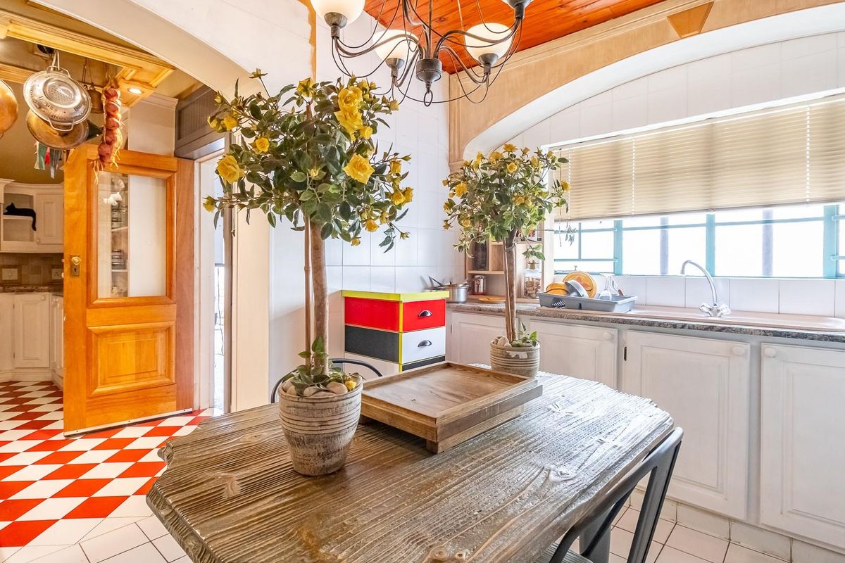 Prime Position - Ideal Home, Investment or Business Opportunity - Photo 2