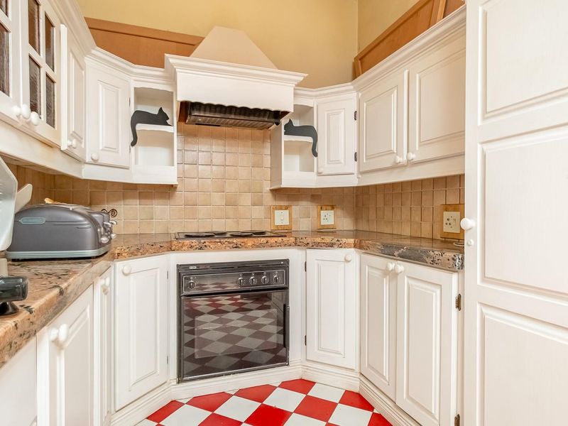 Prime Position - Ideal Home, Investment or Business Opportunity - Photo 6