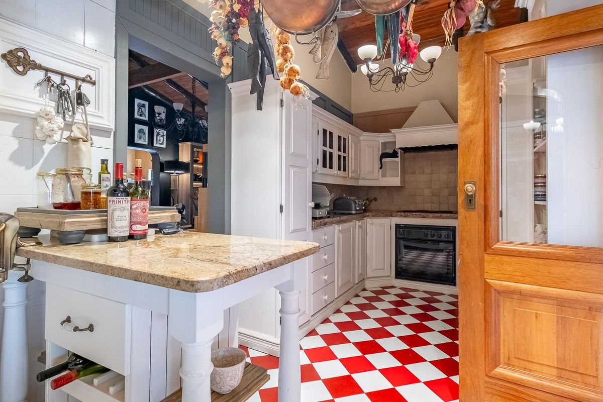 Prime Position - Ideal Home, Investment or Business Opportunity - Photo 4