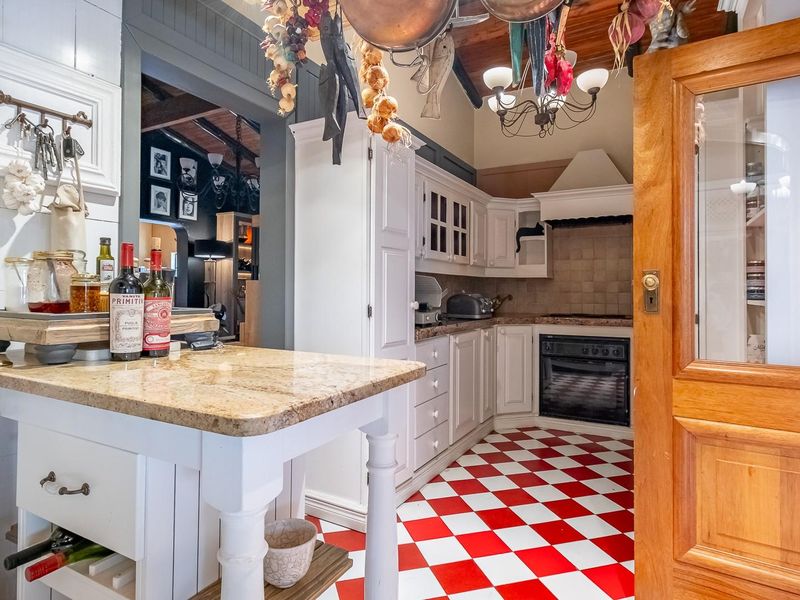 Prime Position - Ideal Home, Investment or Business Opportunity - Photo 4