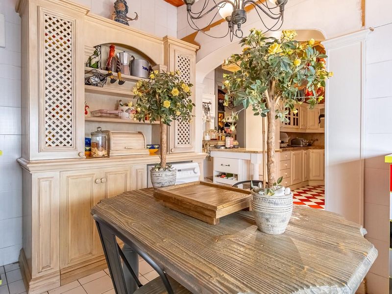 Prime Position - Ideal Home, Investment or Business Opportunity - Photo 3