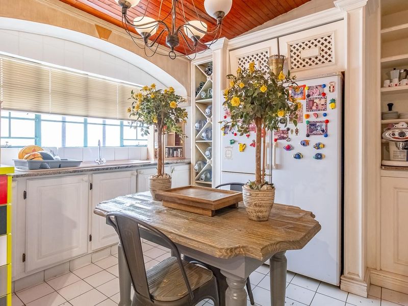 Prime Position - Ideal Home, Investment or Business Opportunity - Photo 1