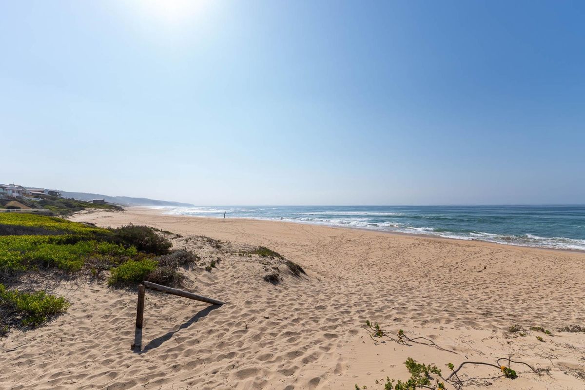 Extra large stand in exclusive suburb with outstanding ocean views 200 m from the beach - Photo 2